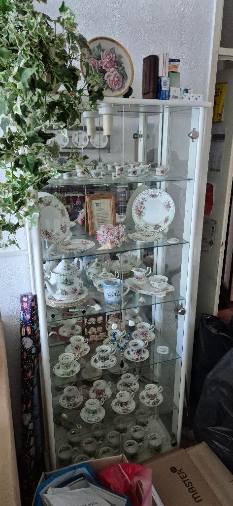 Royal Albert Servies, Ophalen