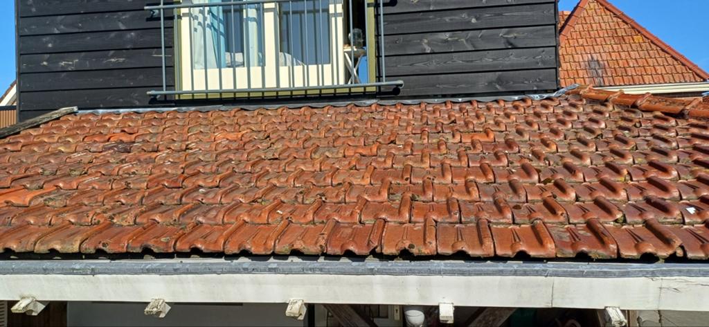 Antieke geglazuurde kruispannen van klei, rood, 630  stuks, Gebruikt, Steen of Klei, Ophalen of Verzenden, 15 m² of meer