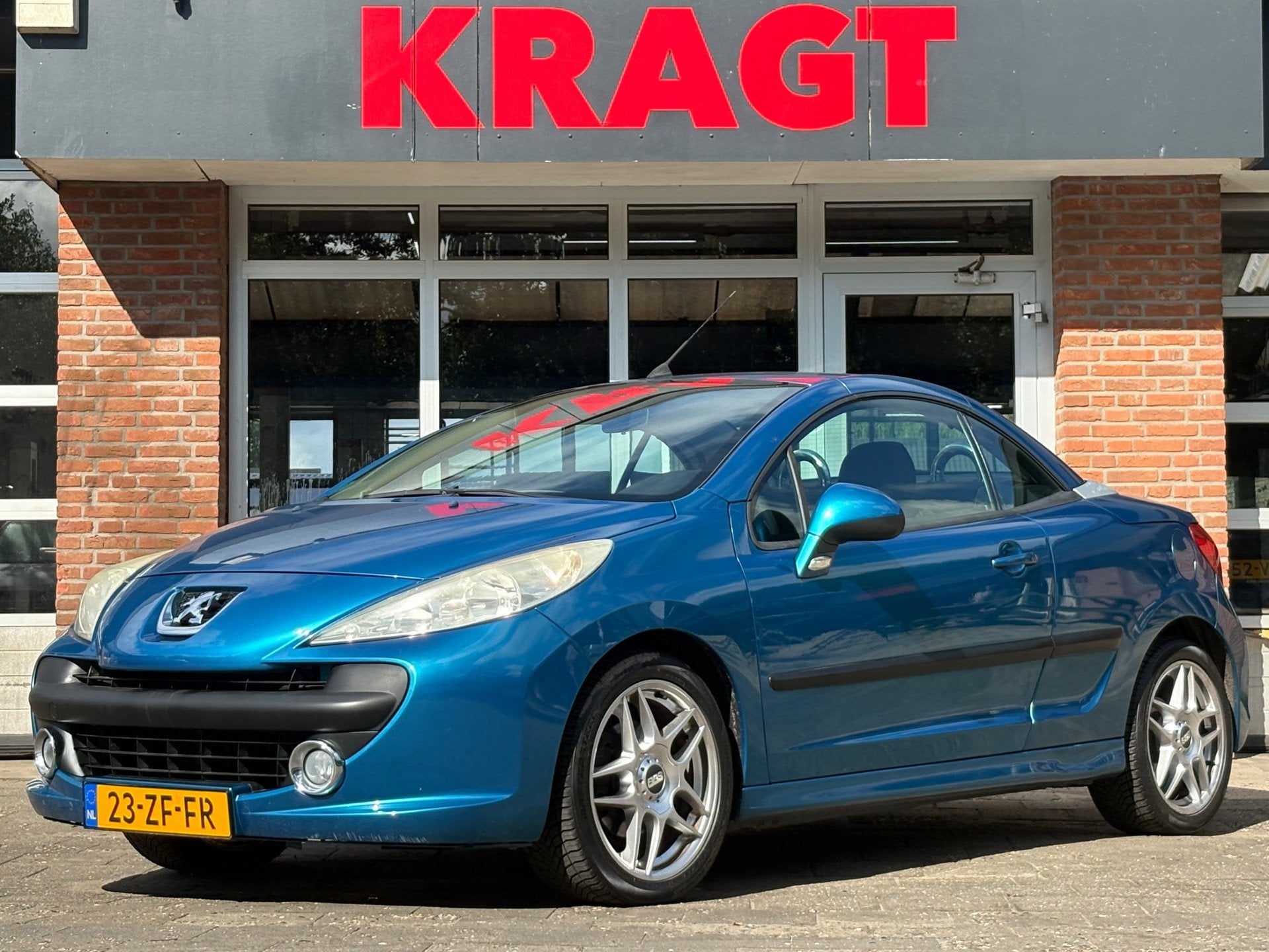 Peugeot 207 CC 1.6 VTi 120 pk - cabrio - APK 08-2027 - NAP -, Voorwielaandrijving, Gebruikt, Zwart, 4 cilinders