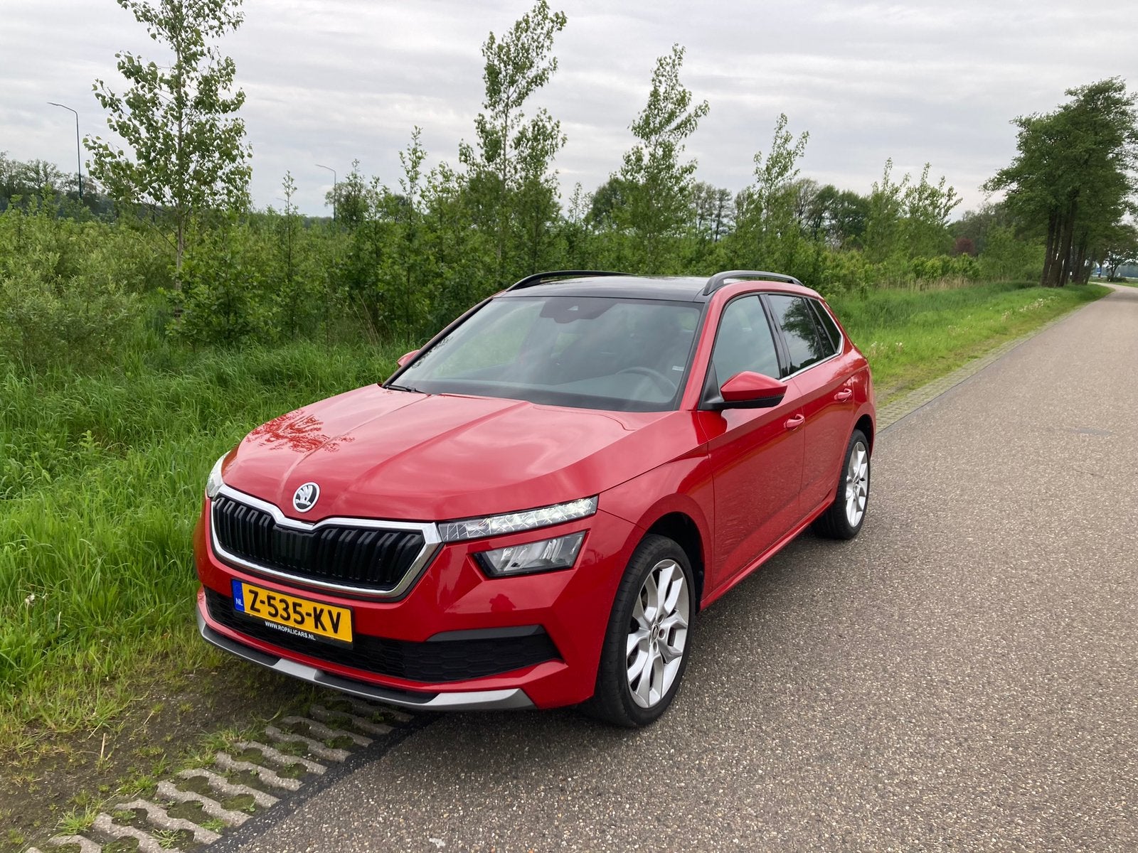 Skoda Kamiq 1.5 TSI ACT Greentech 150pk 2021 Rood, Auto's, Dealer onderhouden, 4 cilinders, 630 kg, Particulier