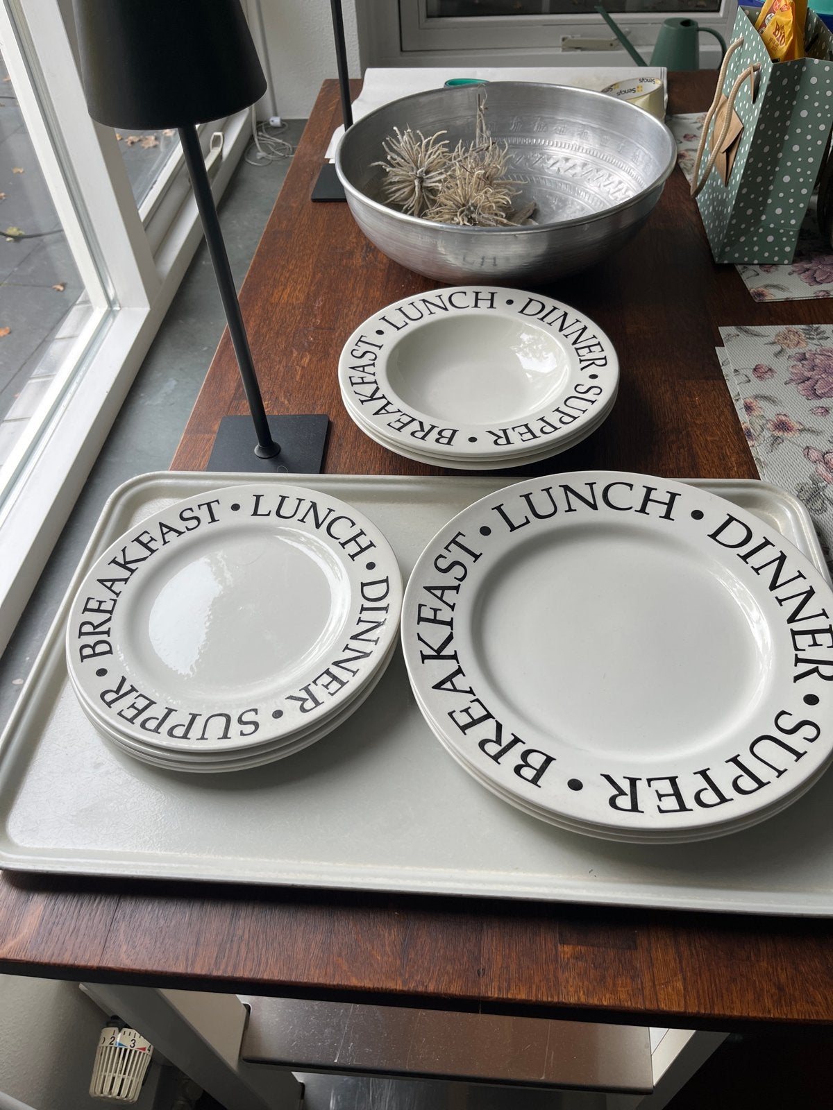 Servies set: 3 grote, 4 kleine en 3 diepe borden, Huis en Inrichting, Ophalen, Gebruikt, Keramiek, Bord(en)