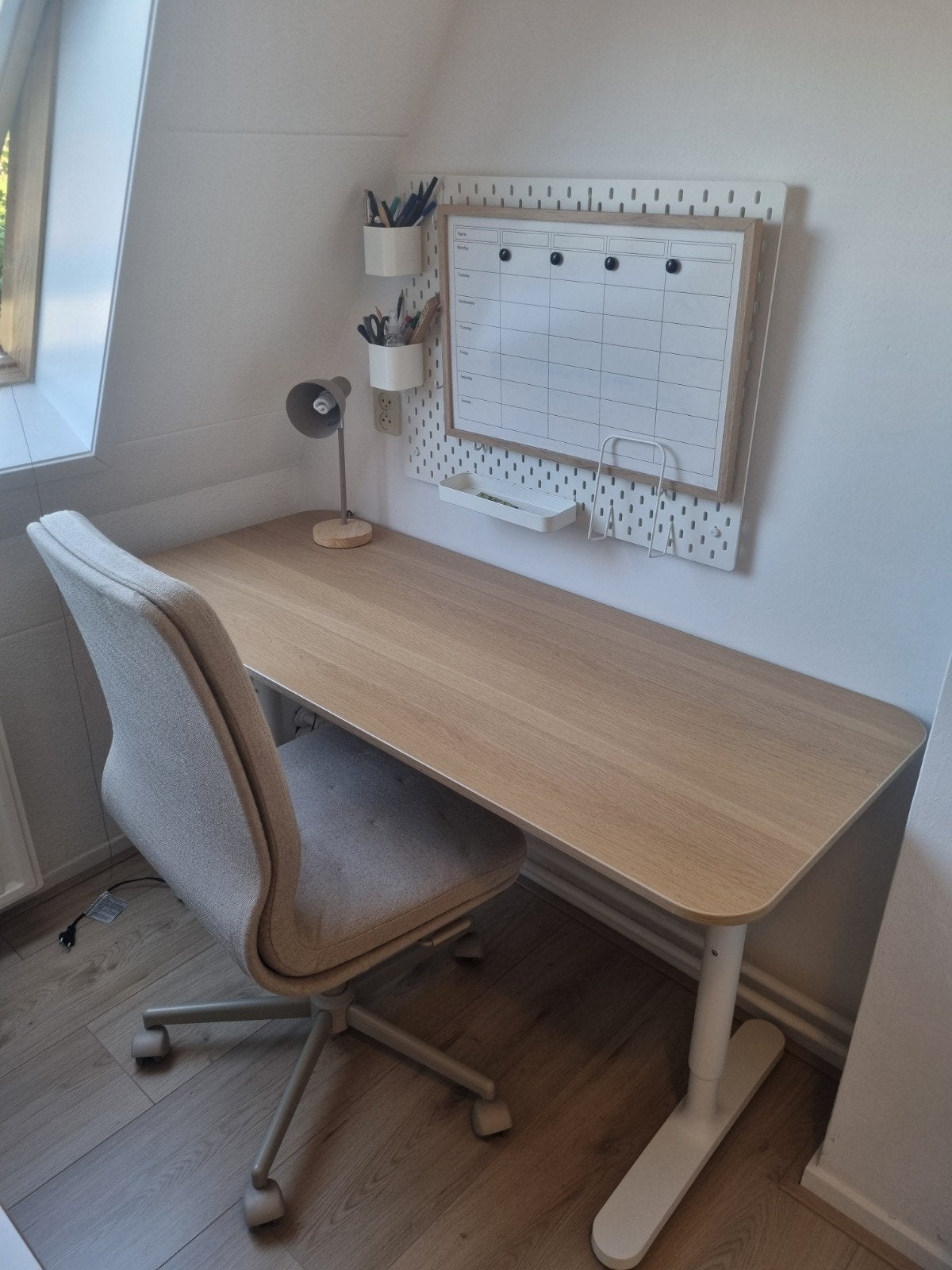 Ikea tafel - 140x60cm - In hoogte verstelbaar, Huis en Inrichting, Ophalen, In hoogte verstelbaar, Zo goed als nieuw