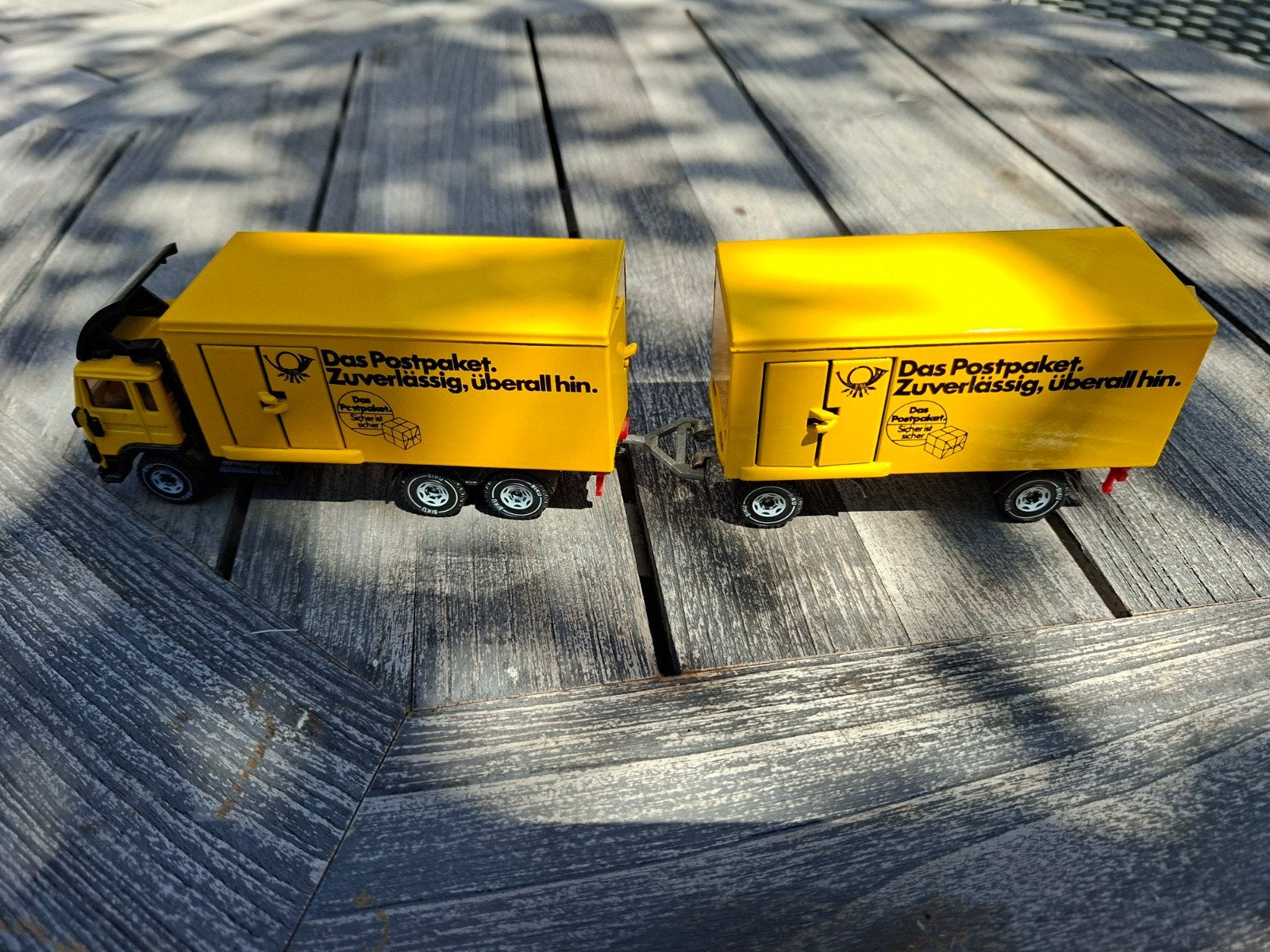 Volvo F7 Postpakket Truck met aanhanger - Schaalmodel Siku, Ophalen of Verzenden