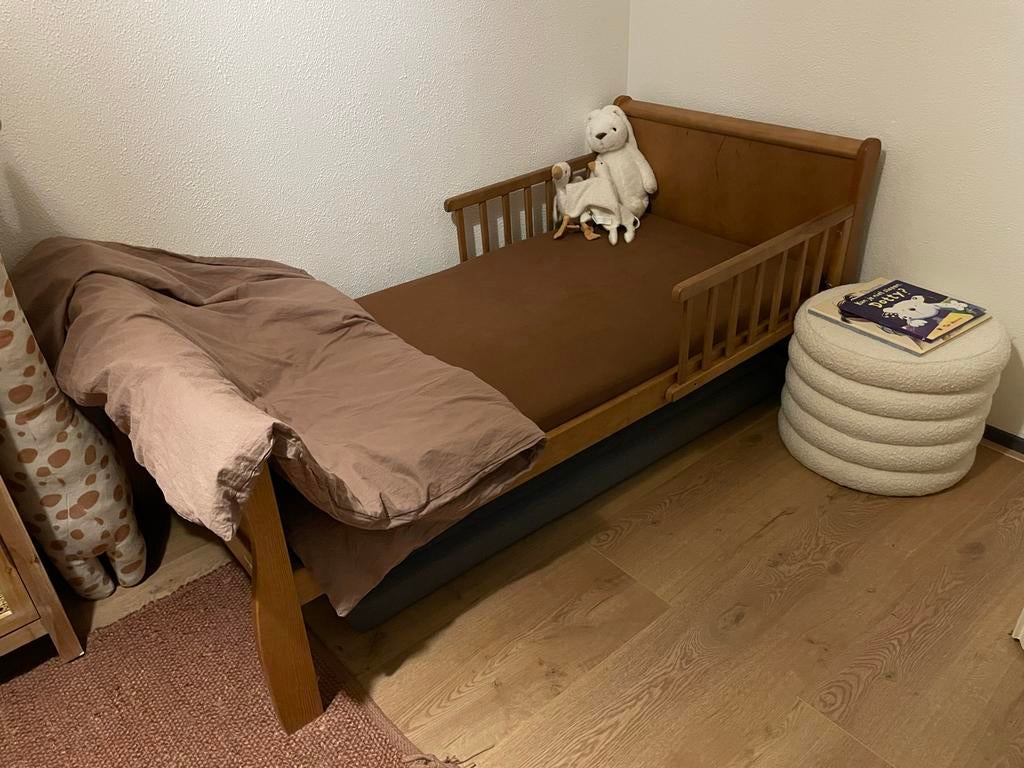 Hola BB Woodies Peuterbed walnoot, Kinderen en Baby's, Kinderkamer | Bedden, Ophalen, Gebruikt, 70 tot 85 cm, 140 tot 160 cm