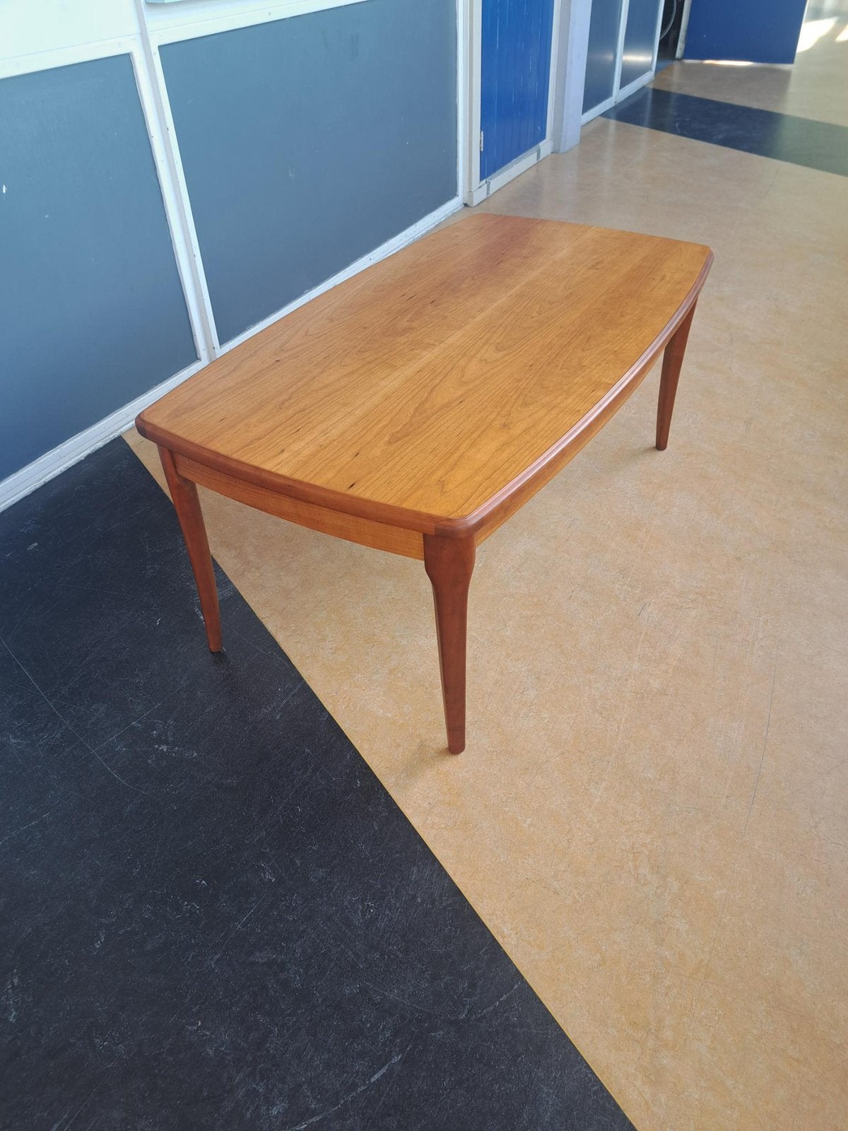 Vintage kersen fineer salontafel, 100 tot 150 cm, Zo goed als nieuw, Kersenhout, Rechthoekig