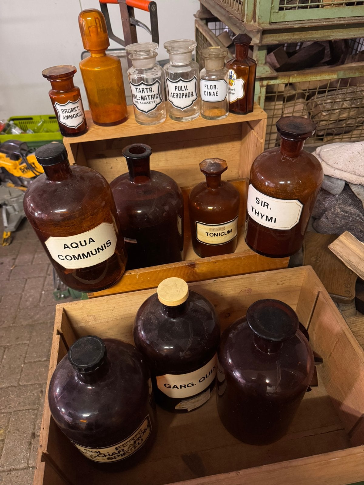 Apotheker flessen, Ophalen