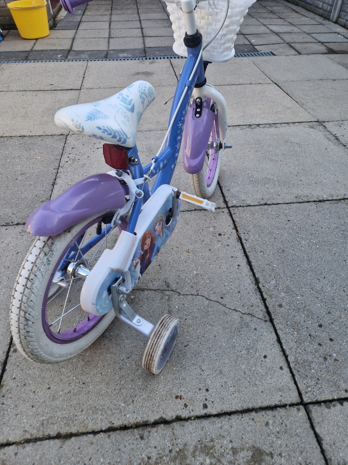 Nette 14-inch kinderfiets - Frozen thema, Zijwieltjes, Gebruikt, Velgrem, Ophalen of Verzenden