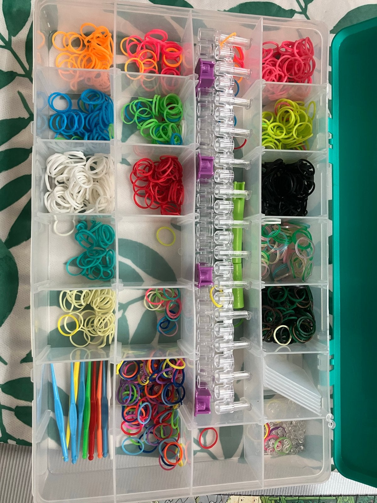Loom bands set met opbergdoos en accessoires, Ophalen, Meerkleurig, Zo goed als nieuw, Kunststof
