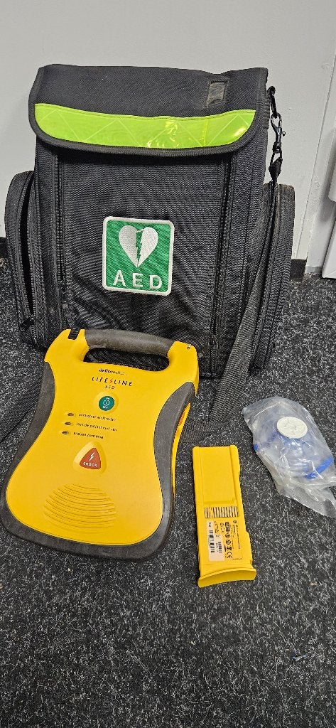 AED Defibtech life line ,met alle toebehoren .nooit gebruikt, Diversen, Verpleegmiddelen, Ophalen, Zo goed als nieuw