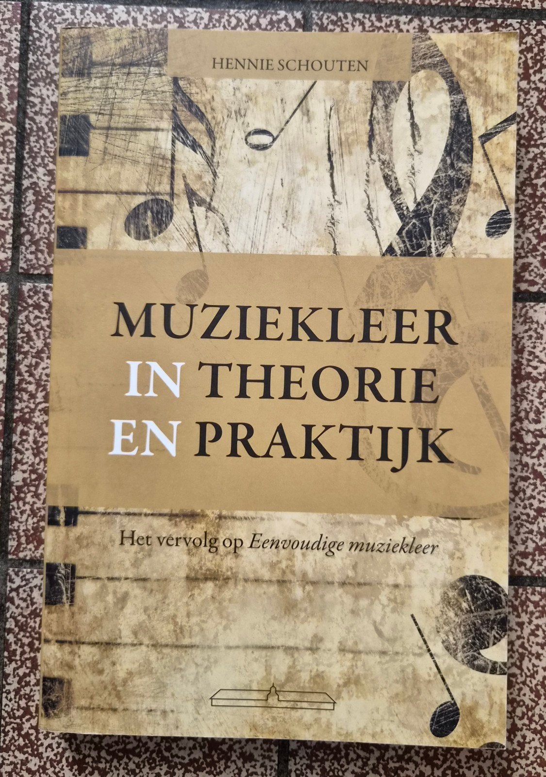 Muziekleer in theorie en praktijk - Hennie Schouten, Boeken, Muziek, Ophalen of Verzenden, Zo goed als nieuw