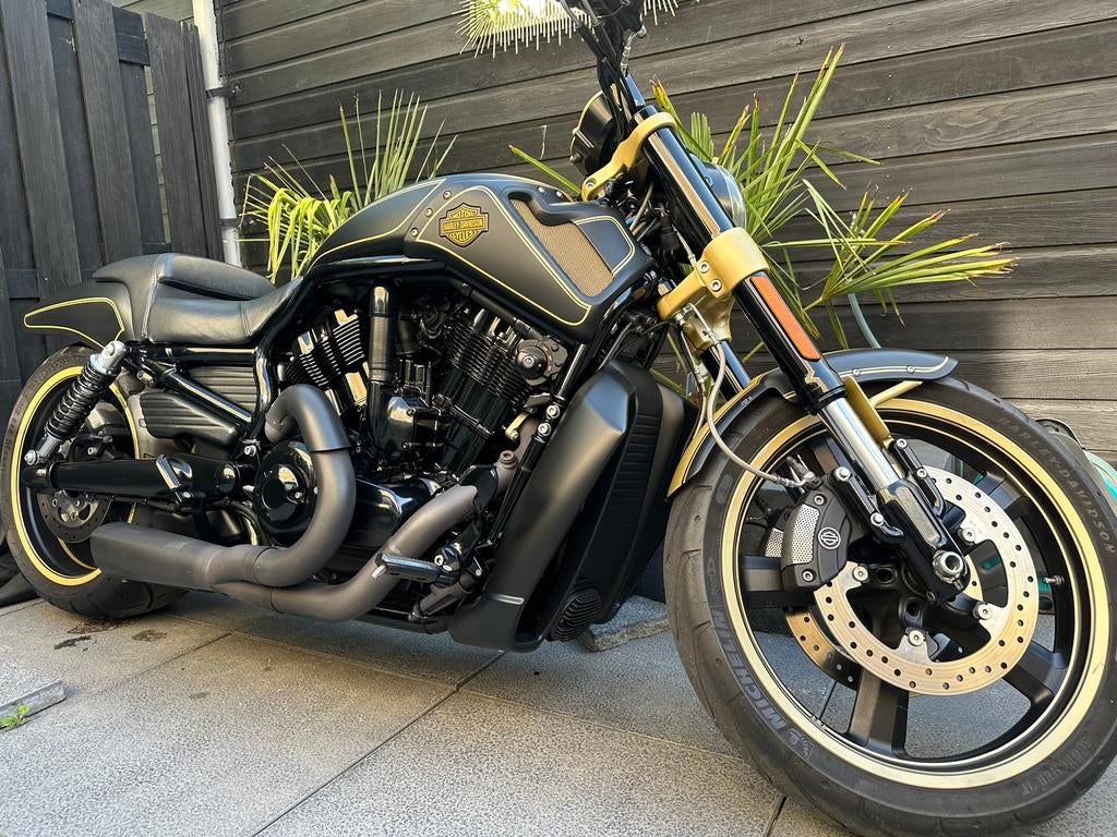 V-Rod Muscle “John Player Special” Origineel NL 2014, Motoren, Motoren | Harley-Davidson, 2 cilinders, Chopper, Particulier, Meer dan 35 kW
