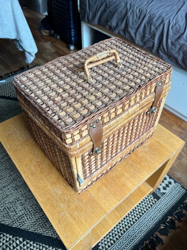 Picknickmand voor 4 personen, Ophalen, Zo goed als nieuw