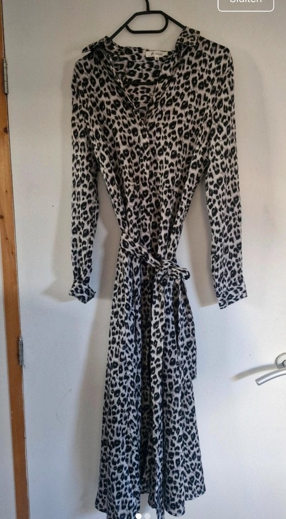 Panter jurk, Kleding | Dames, Jurken, Maat 38/40 (M), Ophalen of Verzenden, Zo goed als nieuw, Grijs