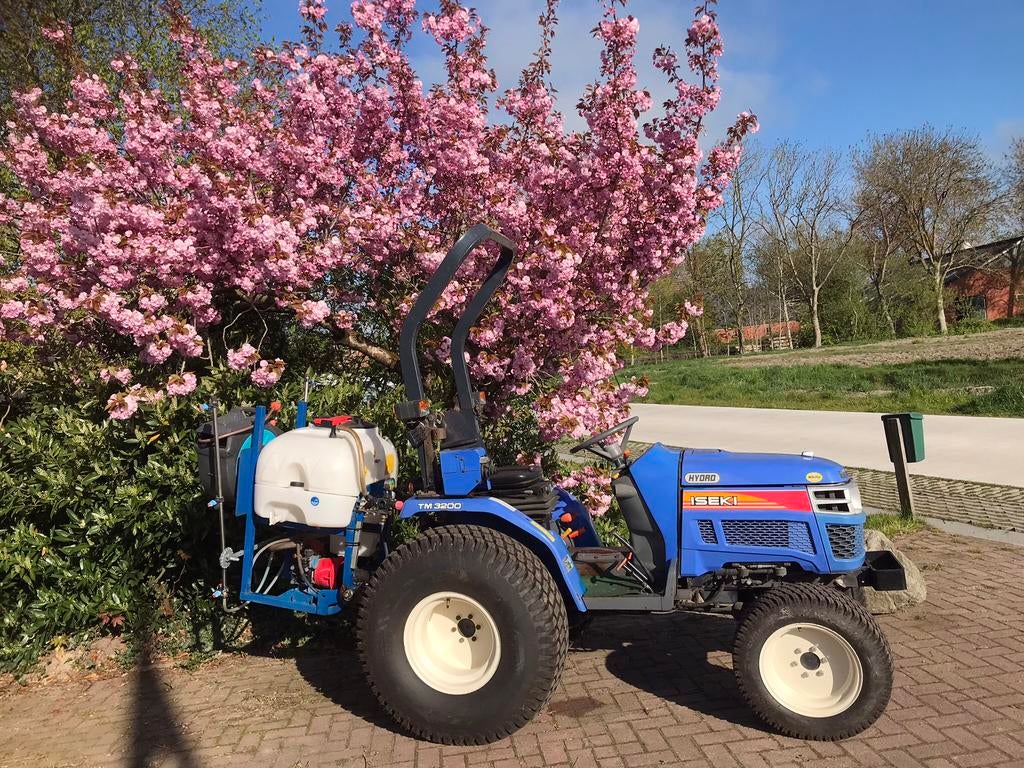 - Iseki mini trekker- Toro maaier, 2 cilinders, 12 t/m 35 kW