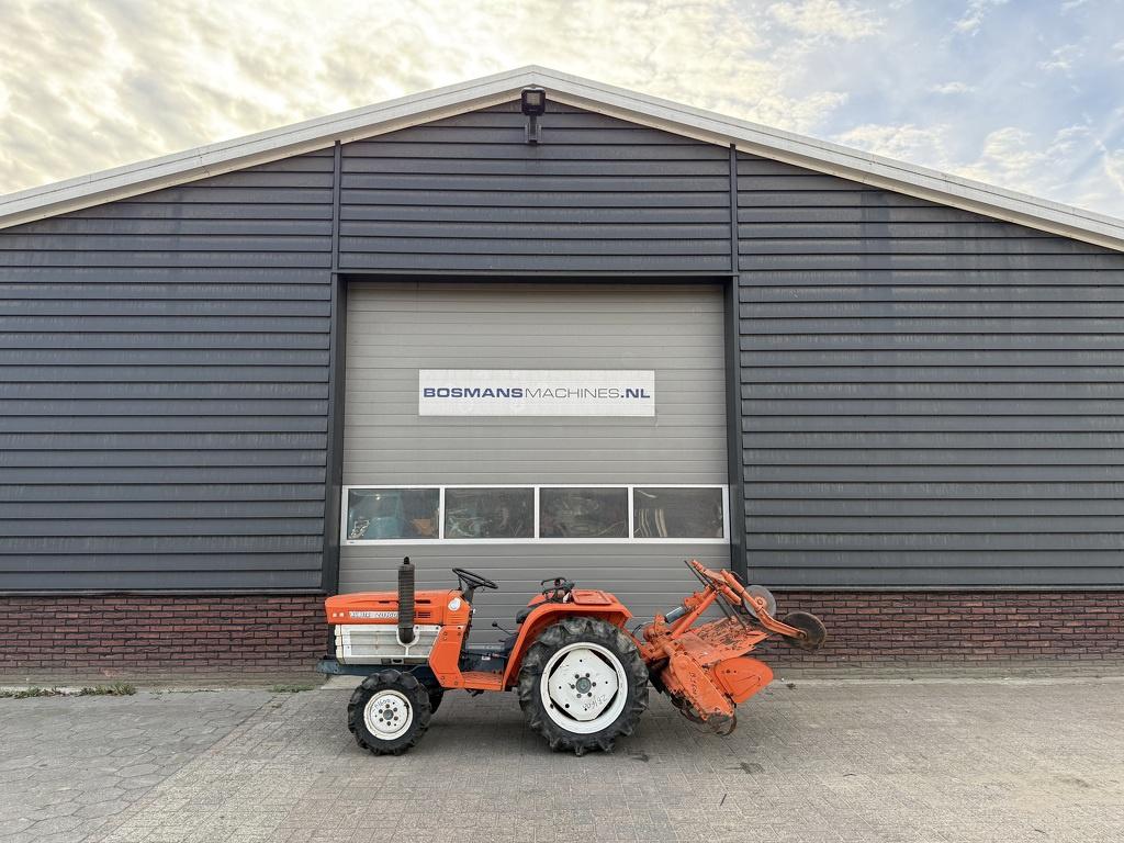 Kubota B1600 4WD 20 PK minitractor + frees, Zakelijke goederen, Agrarisch | Tractoren, Overige merken, Gebruikt, Tot 2500, Kubota Hol