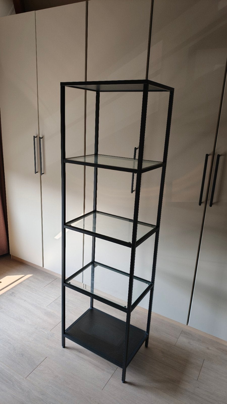 VITTSJÖ Stellingkast - Zwart, Glas (51x175 cm), Ophalen, Zo goed als nieuw