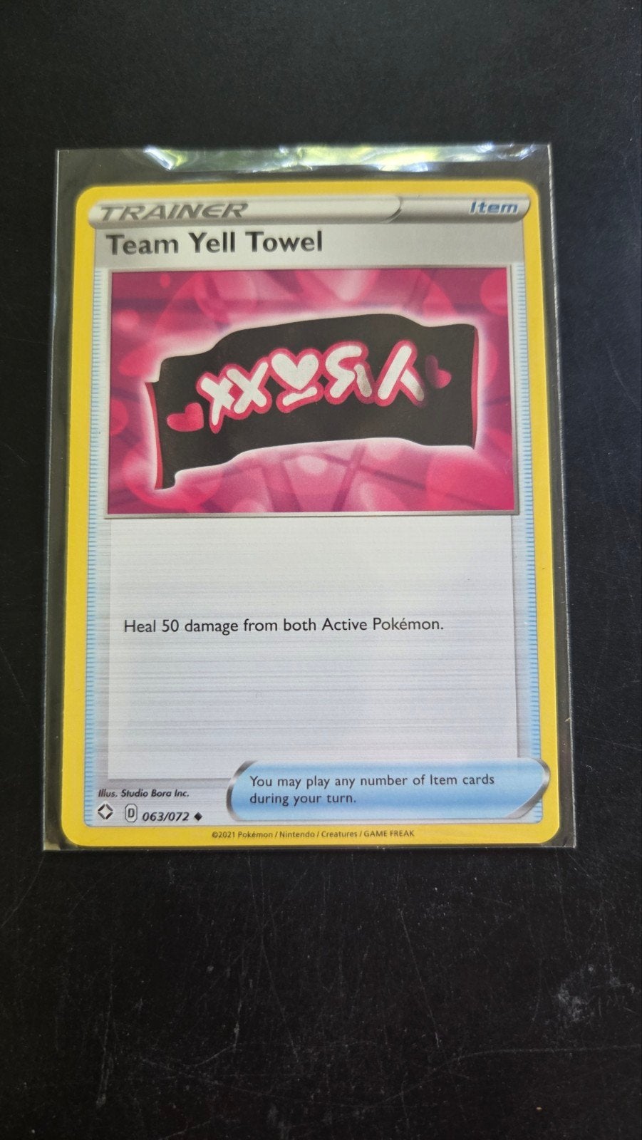 Team Yell Towel 063/072 - Shining Fates (Item), Hobby en Vrije tijd, Verzamelkaartspellen | Pokémon, Verzenden, Zo goed als nieuw