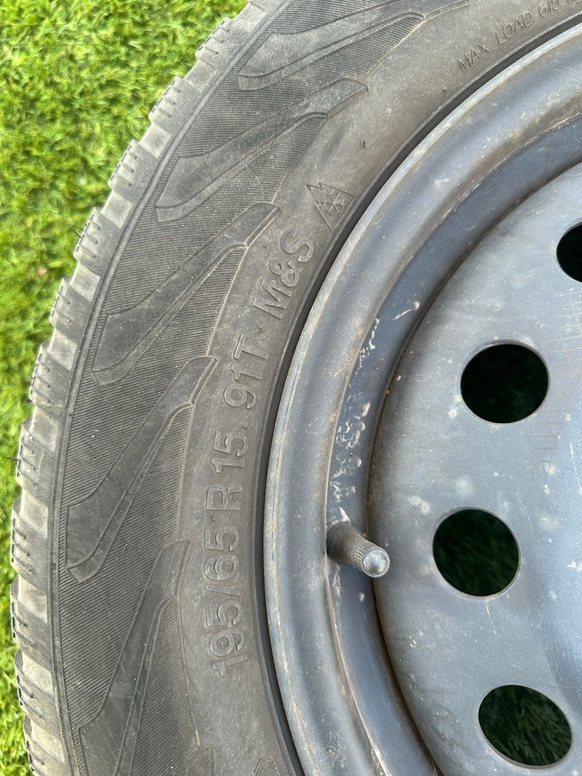Set van 4 Vredestein winterbanden 195/65 R15 voor Ford Focus, Auto-onderdelen, Banden en Velgen, Ophalen, Gebruikt, 15 inch, Banden en Velgen