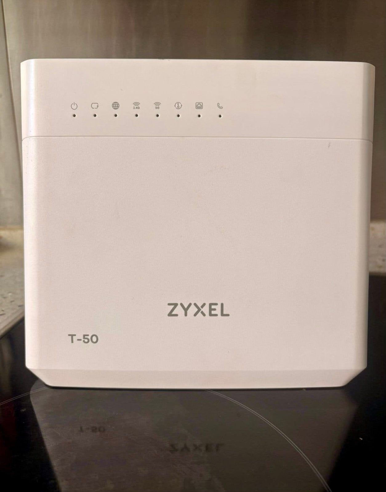 Te Koop, Zyxel T-50 Modem Router met stroom adapter, Ophalen of Verzenden, Zo goed als nieuw