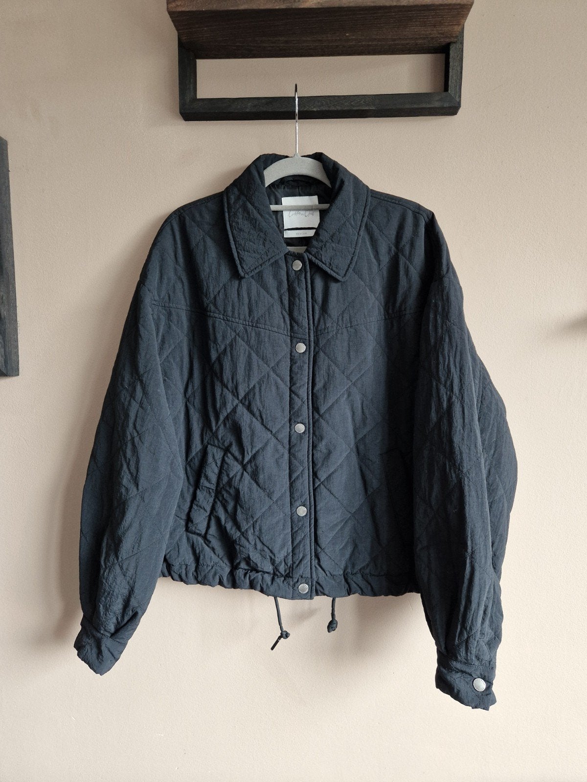 Zwarte quilted tussen/herfstjas maat M, Cotton club, Kleding | Dames, Maat 38/40 (M), Zwart, Ophalen of Verzenden, Zo goed als nieuw
