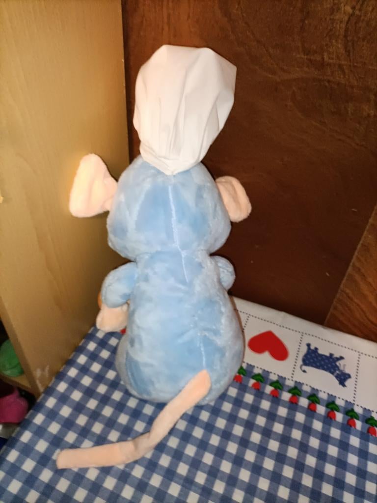 Ratatouille knuffel met stokbrood 30 cm met koksmuts kok, Kinderen en Baby's, Speelgoed | Knuffels en Pluche, Ophalen of Verzenden