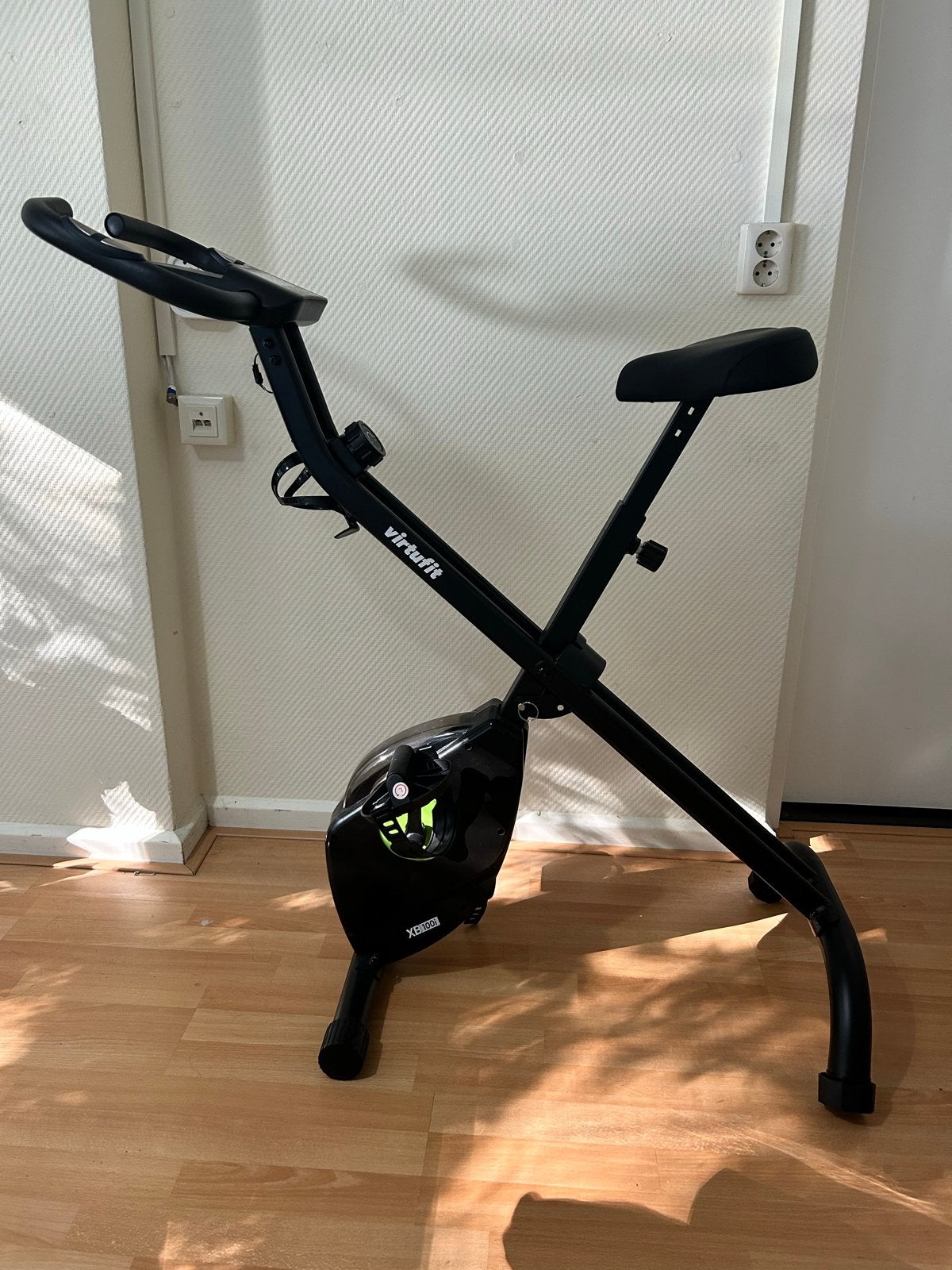 VirtuFit Hometrainer XE-100i - Compact en Stil, Sport en Fitness, Ophalen, Zo goed als nieuw, Metaal, Benen