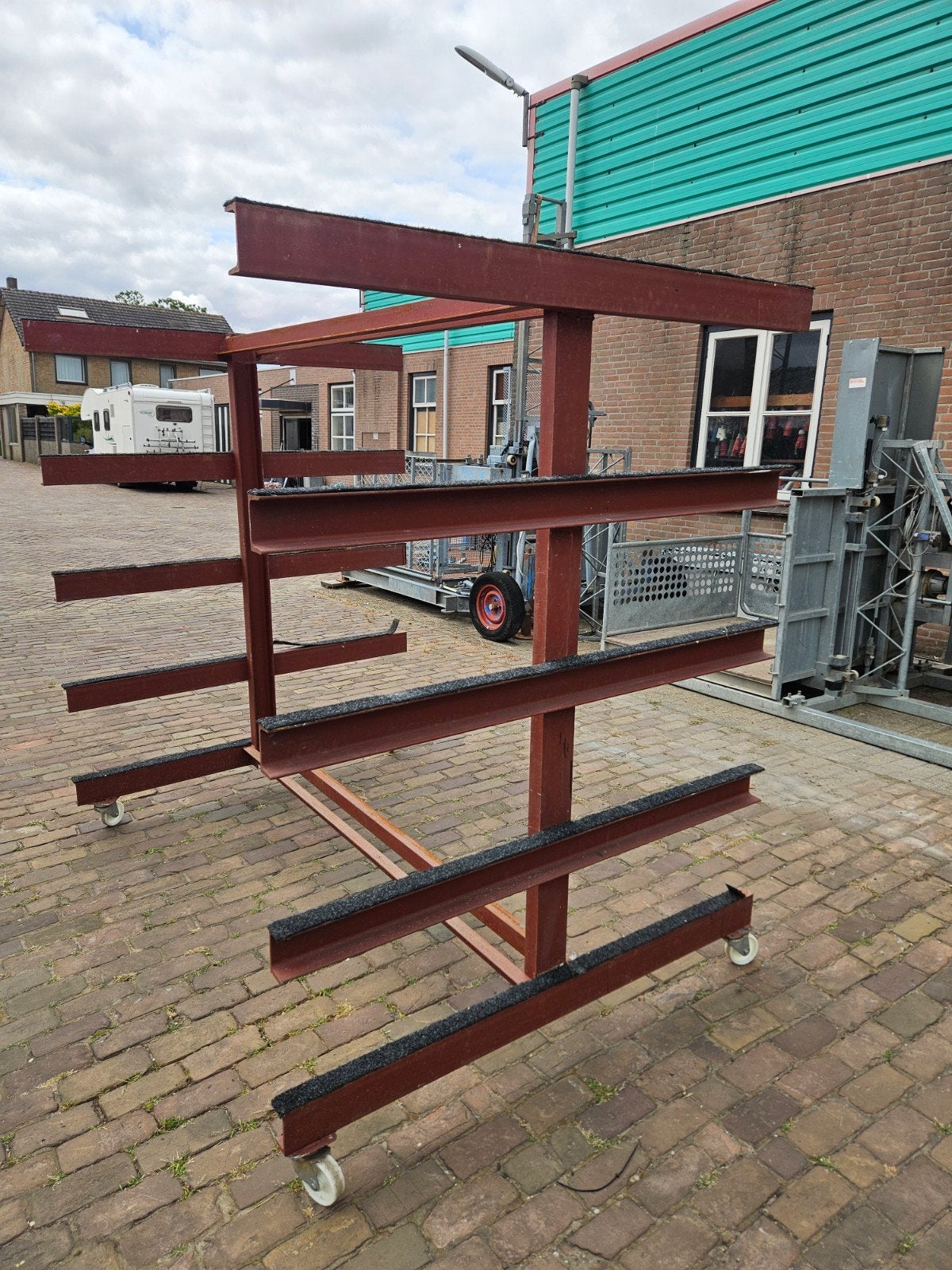 draagarm stelling vast op wielen., Ophalen, Gebruikt, ., .