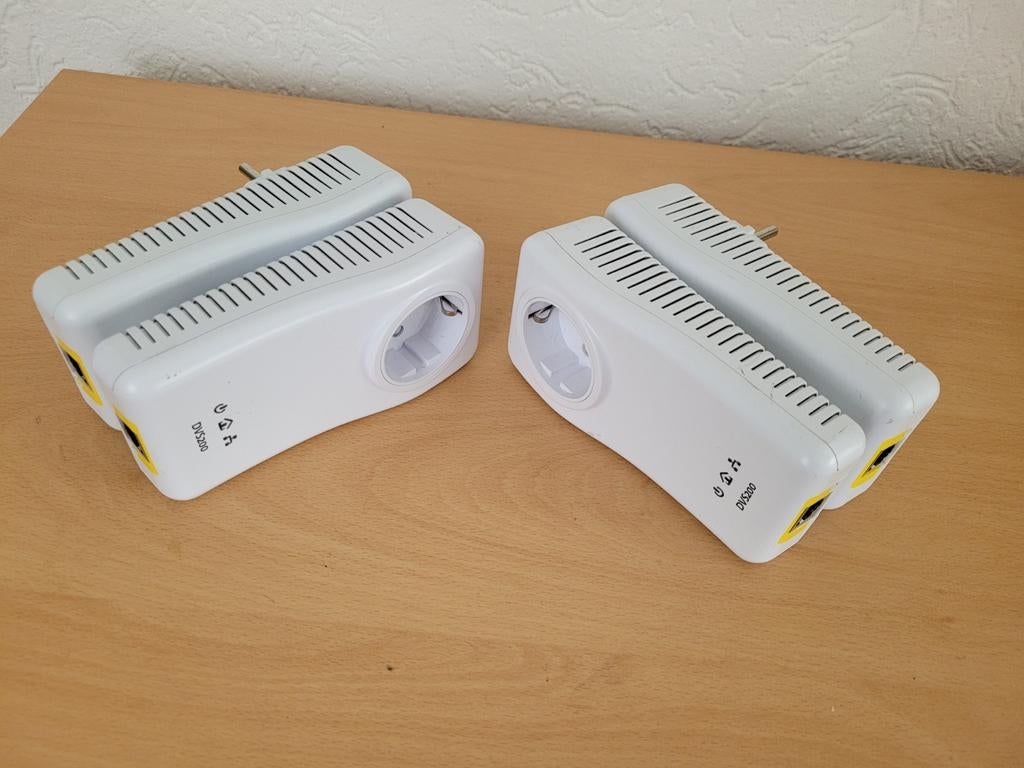 Devolo DVS200 Powerline Adapters (4 stuks), Computers en Software, Netwerk switches, Ophalen of Verzenden