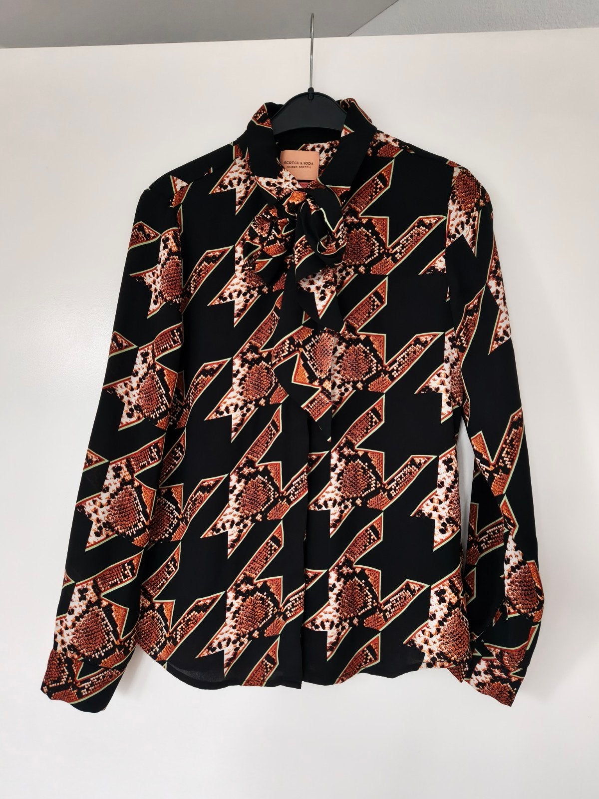 Scotch & Soda Blouse met slangenprint en strik (S), Zwart, Scotch & Soda, Ophalen of Verzenden, Zo goed als nieuw