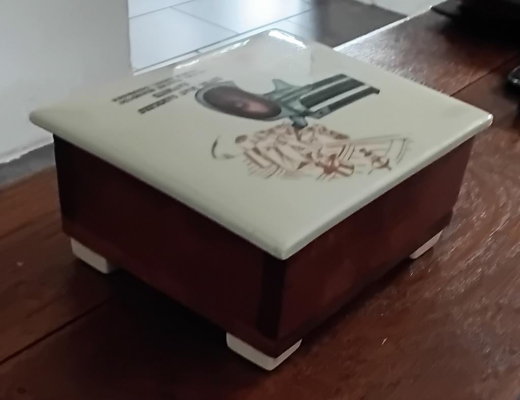 Vintage opbergdoosje met pistoolafbeelding, goede staat, Antiek en Kunst, Ophalen