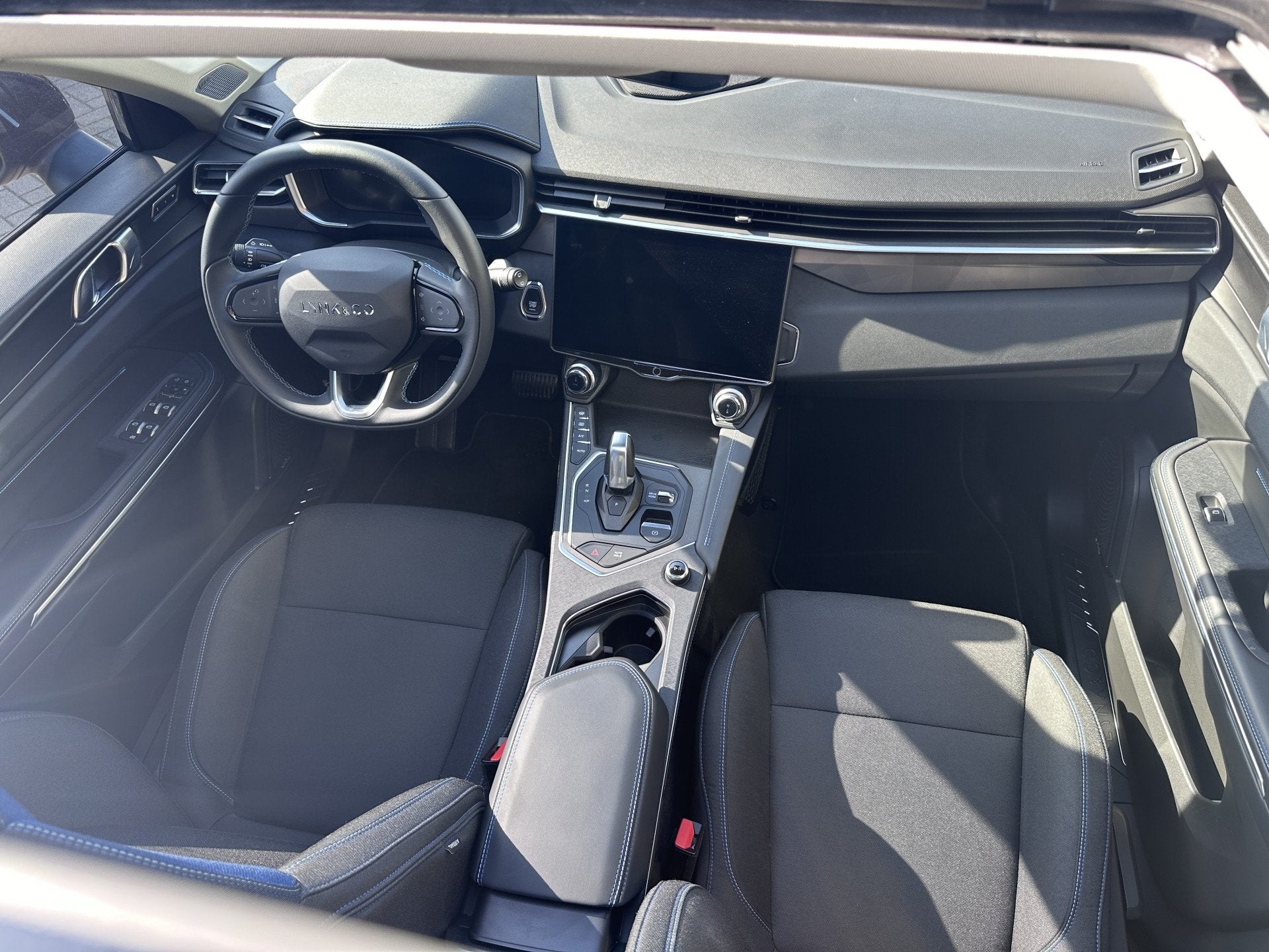 Lynk & Co 01 1.5 | Panoramadak | 360 Camera | Adaptive Cruis, Dealer onderhouden, Stof, Euro 6, Zwart