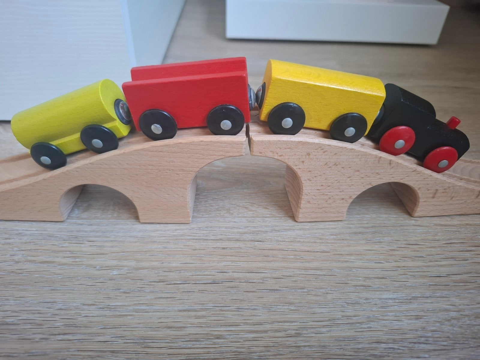Houten treinbaan, Ophalen, Zo goed als nieuw, Rij- of Hobbelspeelgoed