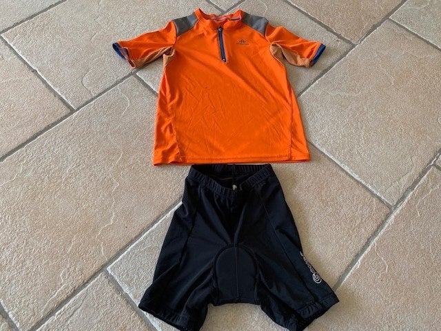 Fietsshirt en fietsbroek maat 128. Broek is van merk Gondo, Ophalen of Verzenden, Gebruikt, Jongen of Meisje, Setje
