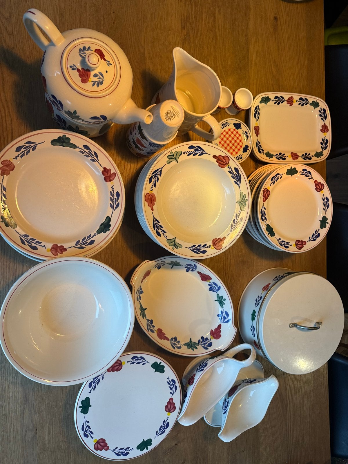 Boerenbont Groot servies met diverse borden, schalen en meer, Ophalen, Gebruikt, Keramiek, Compleet servies