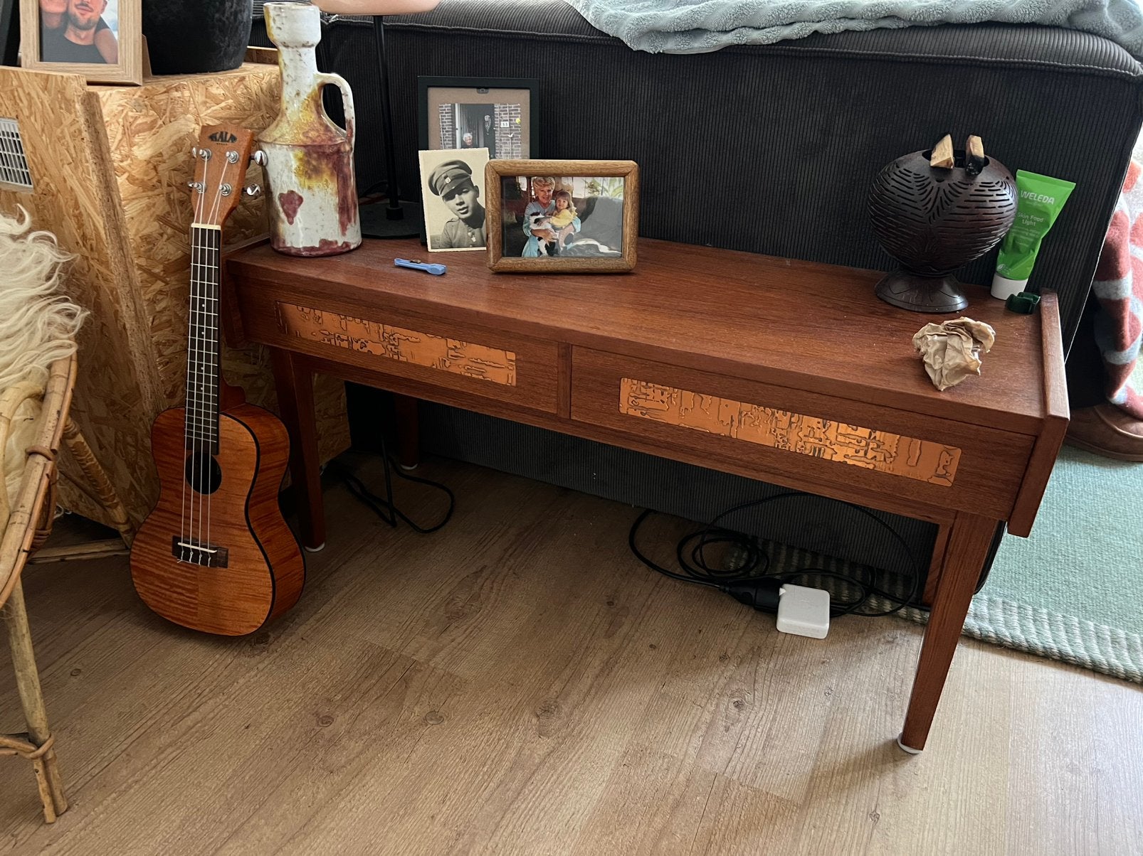 Teak Vintage Sidetable met Koper, Huis en Inrichting, Ophalen, 50 tot 100 cm, Zo goed als nieuw, Minder dan 50 cm