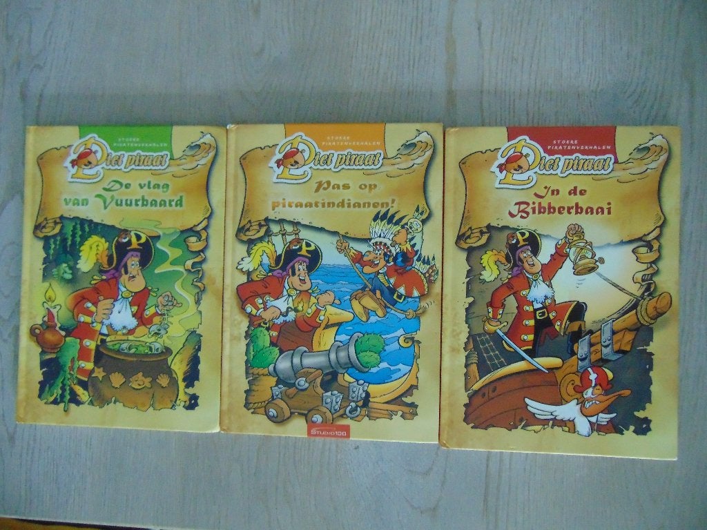 Piet Piraat 3x boek :vuurbaard + Bibberbaai + piraatindianen, Ophalen of Verzenden, Zo goed als nieuw, Studio 100, Fictie algemeen