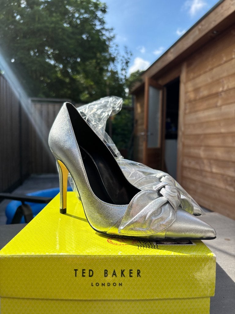 Ted baker metallic Silver hakken maat 38, Nieuw, Ophalen of Verzenden, Schoenen met hoge hakken, Ted Baker