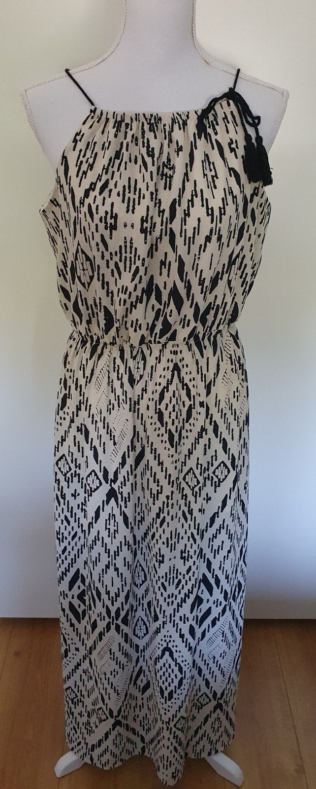 Beige met zwart kleurige maxi jurk van Only maat 40, Kleding | Dames, Jurken, Maat 38/40 (M), Only, Beige, Ophalen of Verzenden