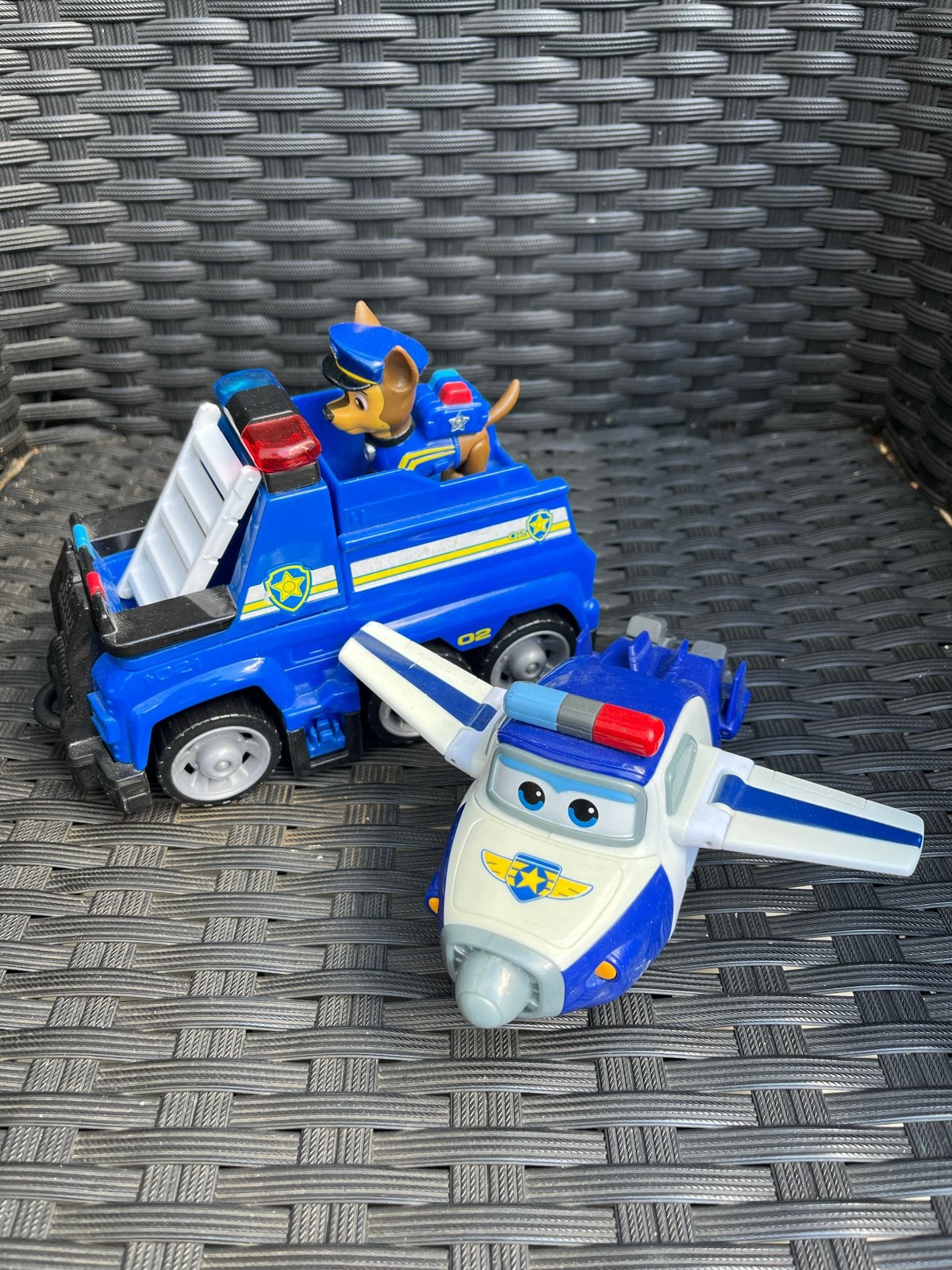 Paw Patrol Chase Politieauto & Super Wings Jett Vliegtuig, Ophalen of Verzenden, Gebruikt