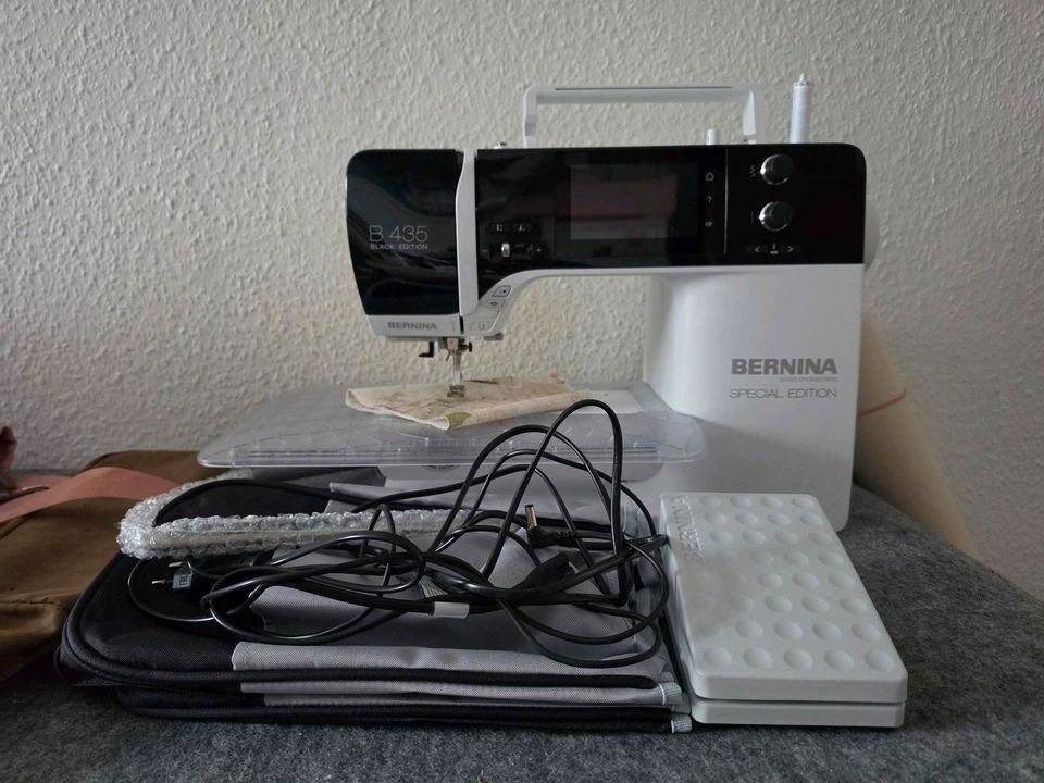 Bernina 435 Black Edition uitstekende staat incl materialen, Ophalen of Verzenden, Zo goed als nieuw, Lockmachine, Bernina
