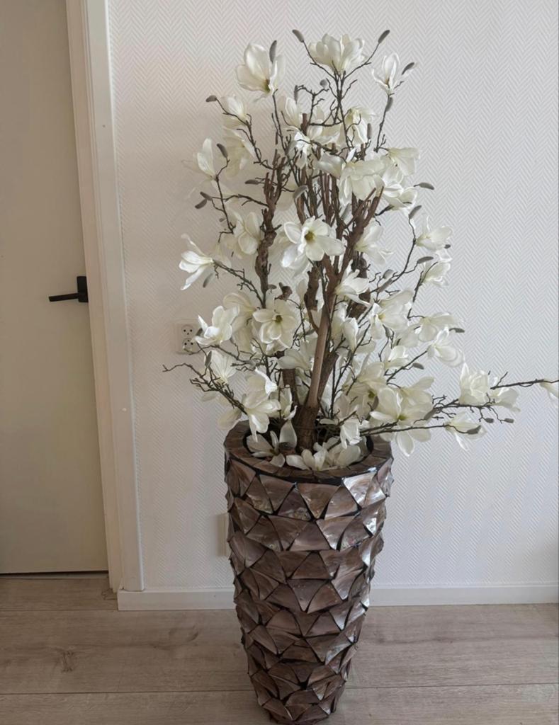 Grote decoratieve vaas met kunstbloemen, Huis en Inrichting, Woonaccessoires | Vazen, Ophalen, Overige kleuren, Aardewerk of Porselein