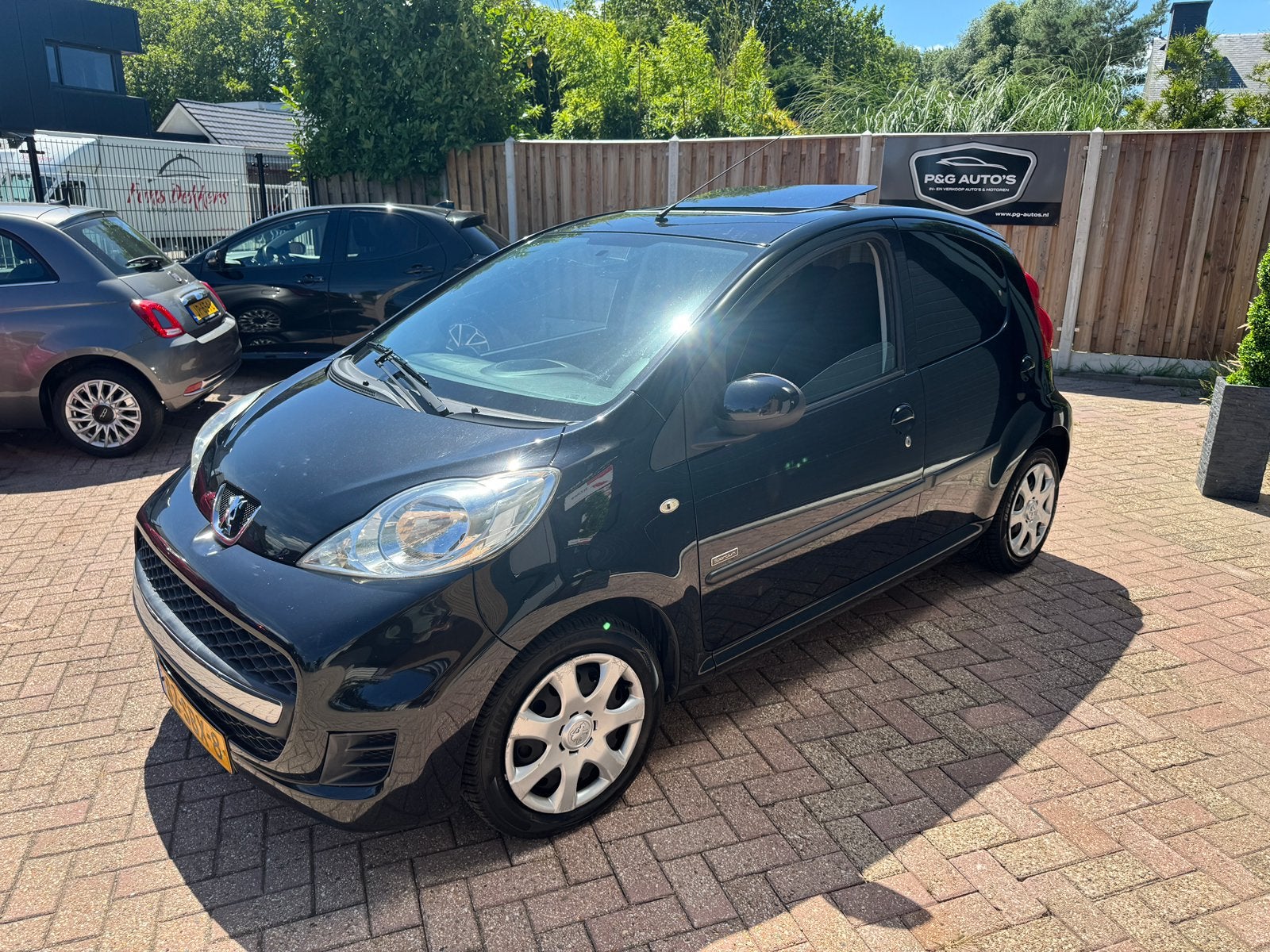 Peugeot 107 1.0 12V 5DR 2011 Zwart, Voorwielaandrijving, Stof, Zwart, 4 stoelen
