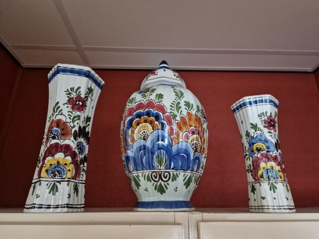 3- DELIG - KASTSTEL - DELFTS - HAND PAINTED, Antiek en Kunst, Curiosa en Brocante, Ophalen