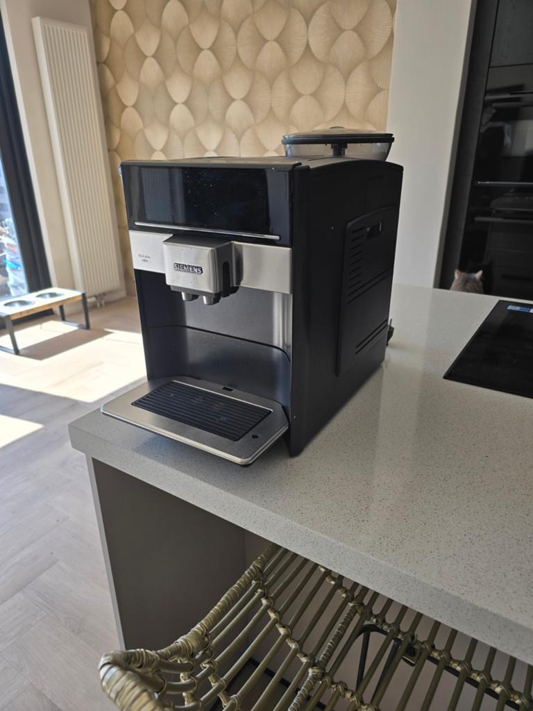 Siemens EQ.6 Plus S800 Koffiemachine - Met defect, Ophalen, Niet werkend, Koffiemachine, Koffiebonen