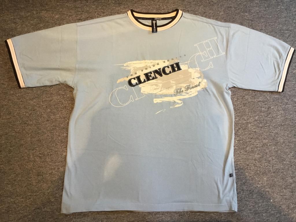 Clench The Finest T-shirt - Lichtblauw met print, Ophalen of Verzenden, Zo goed als nieuw, Overige maten, Blauw
