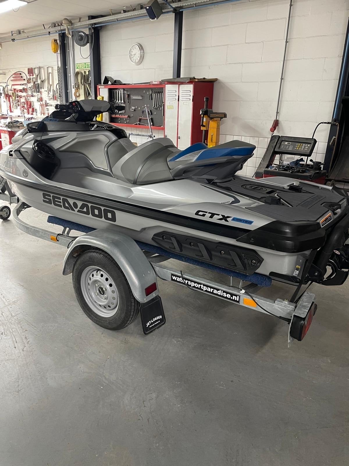 Sea-Doo GTX 300 Limited Waterscooter met Trailer, Ophalen, Zo goed als nieuw, Benzine, 200 pk of meer