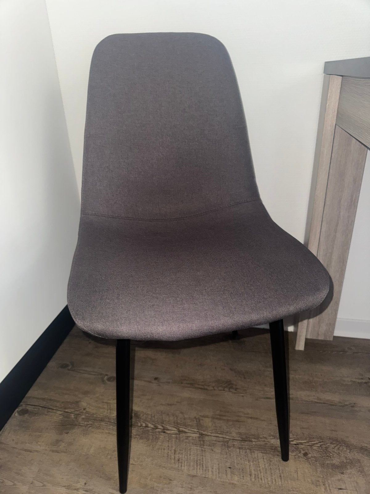 Grijze eetkamerstoelen (4 stuks), Huis en Inrichting, Stoelen, Ophalen, Zo goed als nieuw, Vijf, Zes of meer stoelen, Stof