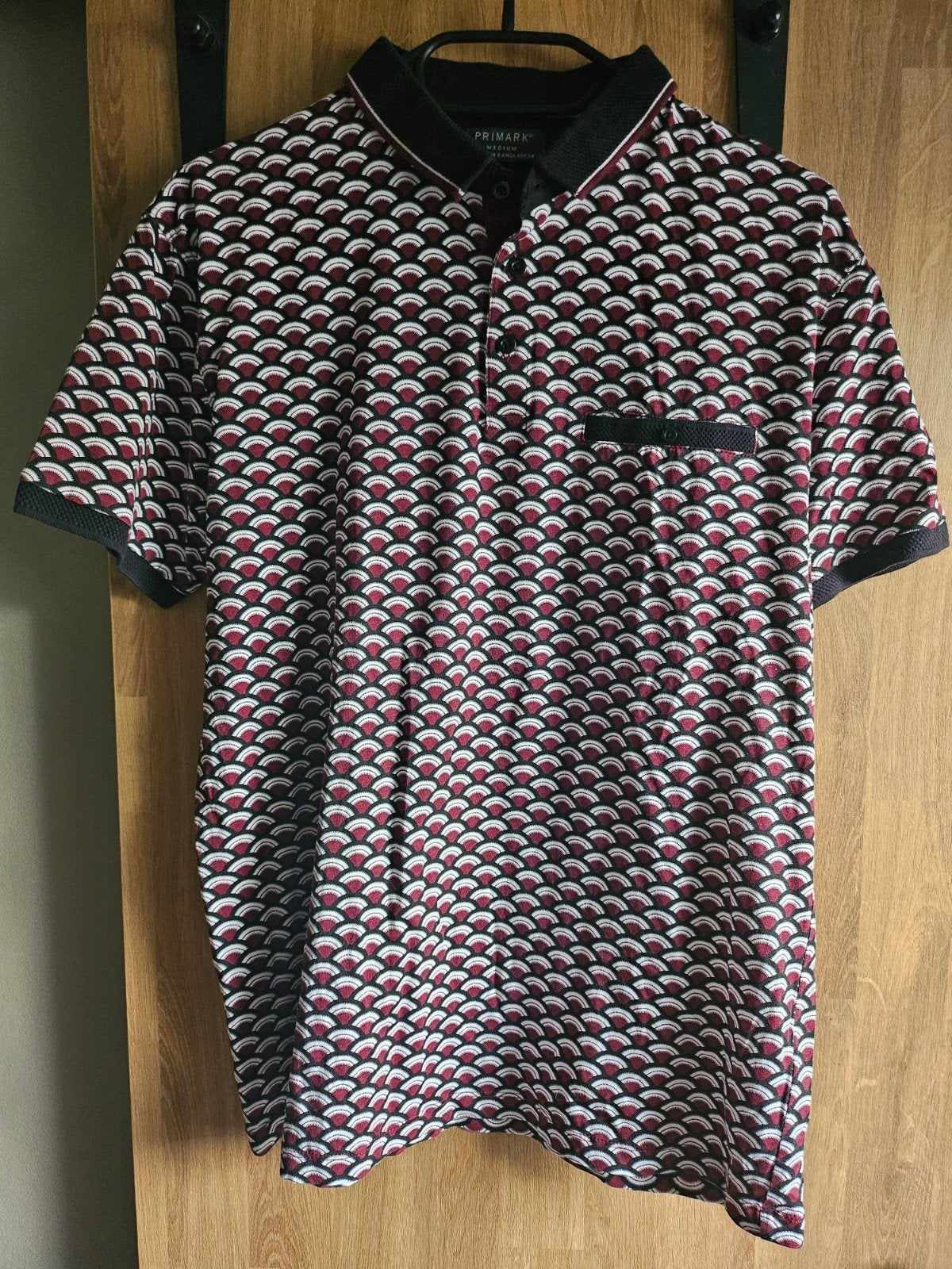 Primark Polo Shirt Maat M - Zwart/Rood/Wit Patroon, Kleding | Heren, T-shirts, Maat 48/50 (M), Zwart, Ophalen of Verzenden, Gedragen