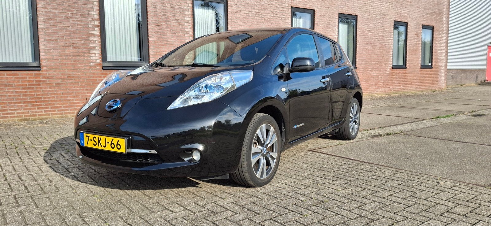 Nissan Leaf 24kW Tekna full option 2013 Zwart, Auto's, Nissan, Zwart, Zwart, Elektrisch, 360° camera