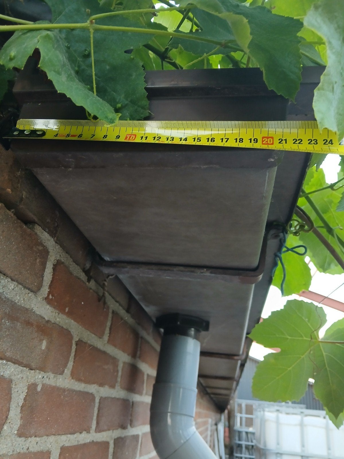 Gebruikte dakgoot, compleet met dakgoot beugels, Doe-het-zelf en Verbouw, Buizen en Afvoer, Ophalen, Gebruikt, Pvc, 6 meter of meer